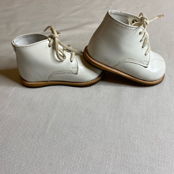 White Baby Walking Shoes - Picture 10 of 11